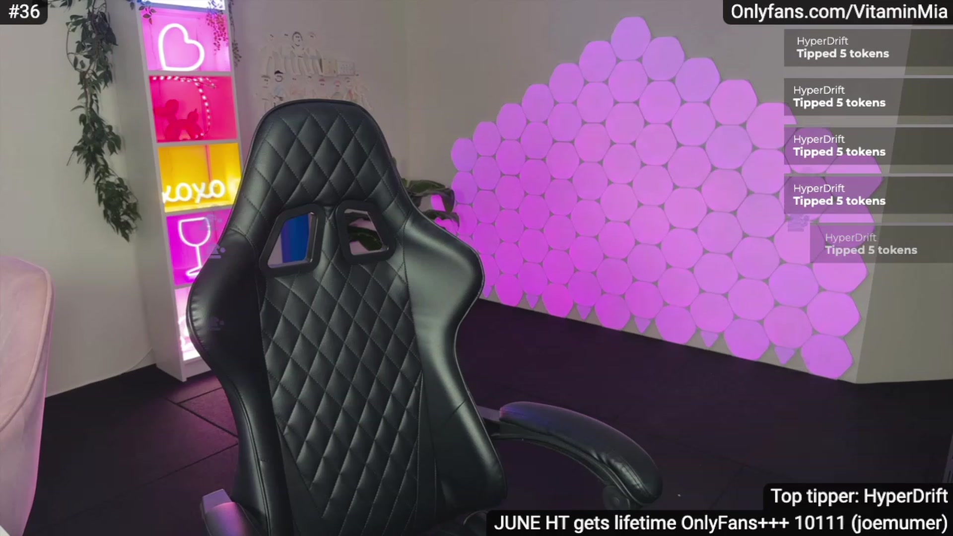 Gallery image thumbnail from MissAustralia's myfreecams stream on, 06/28/2023, 09:56 image 13 of 20