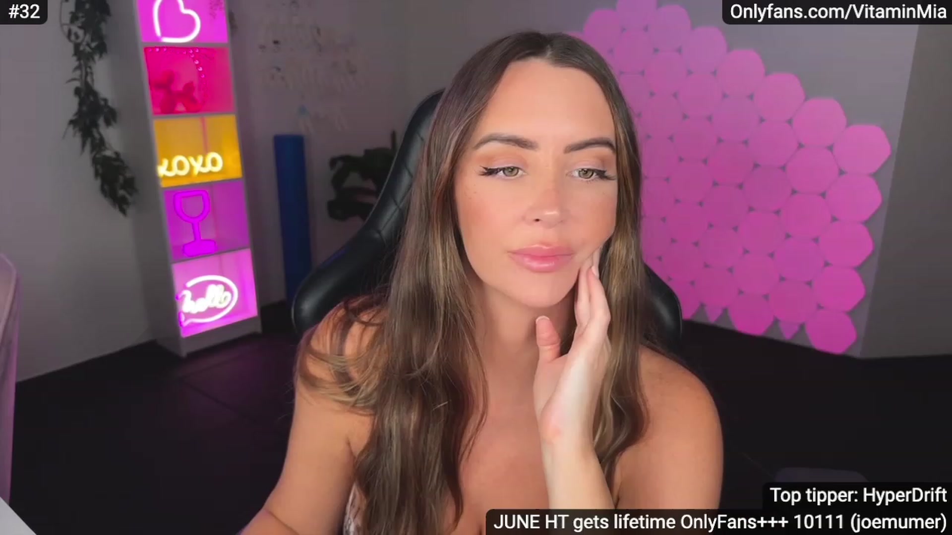Gallery image thumbnail from MissAustralia's myfreecams stream on, 06/29/2023, 08:25 image 13 of 20