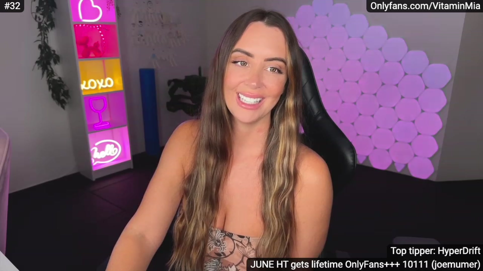 Gallery image thumbnail from MissAustralia's myfreecams stream on, 06/29/2023, 08:25 image 12 of 20