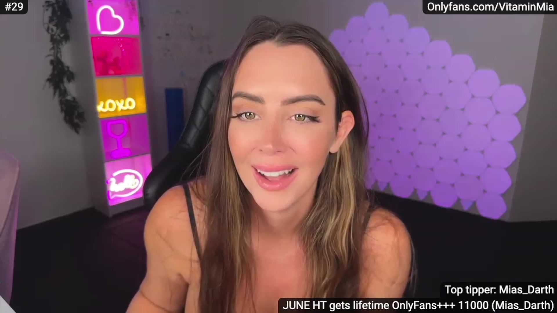 Gallery image thumbnail from MissAustralia's myfreecams stream on, 06/30/2023, 10:02 image 14 of 20