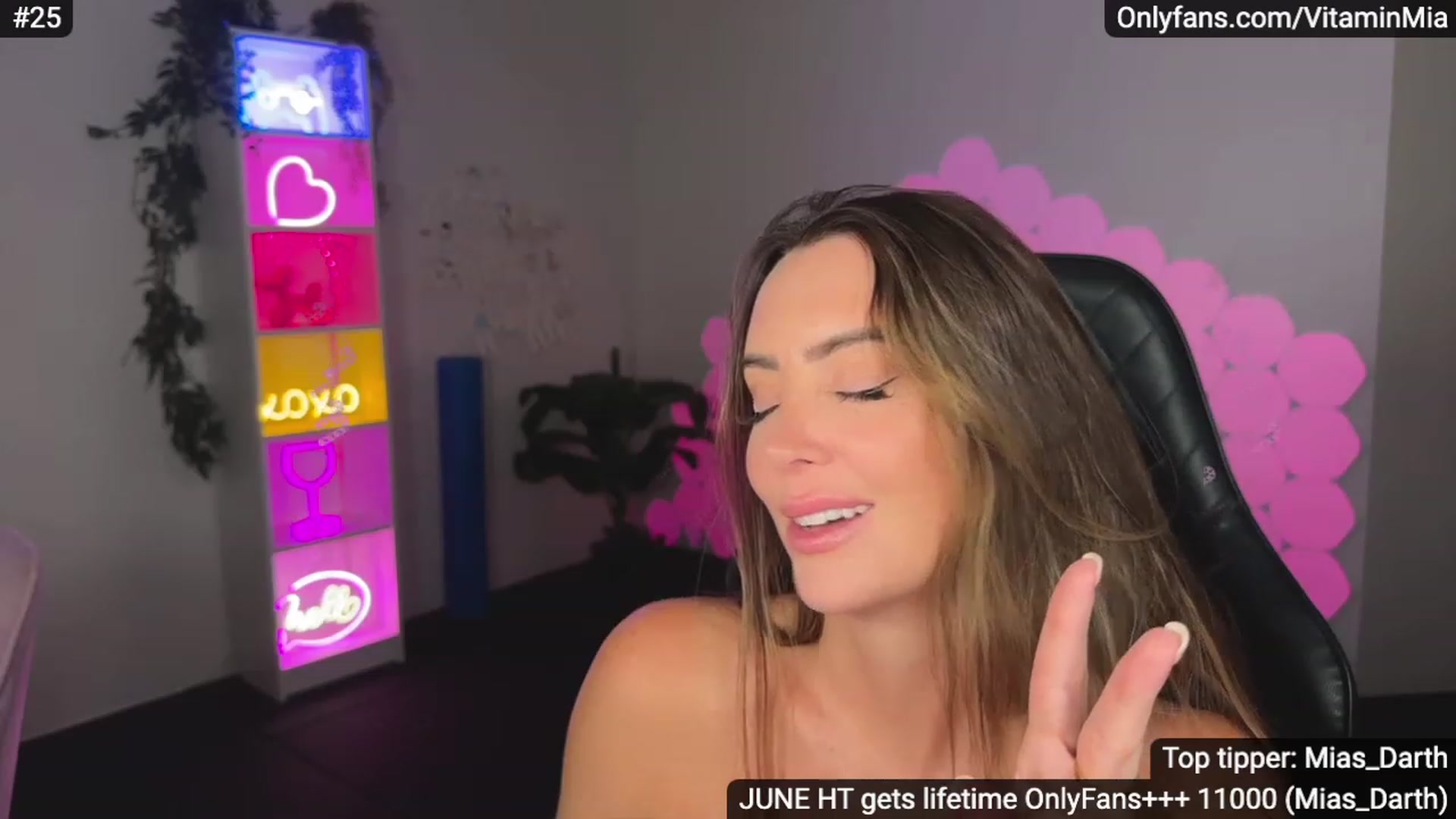 Gallery image thumbnail from MissAustralia's myfreecams stream on, 06/30/2023, 12:56 image 10 of 20