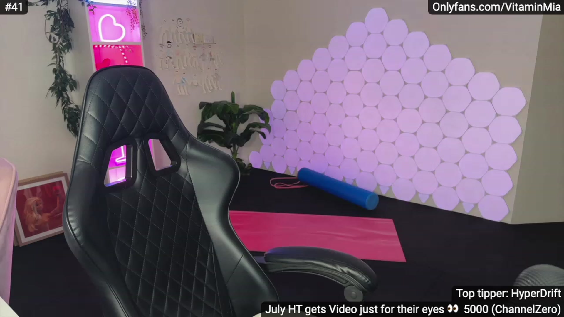 Gallery image thumbnail from MissAustralia's myfreecams stream on, 07/15/2023, 10:13 image 3 of 20
