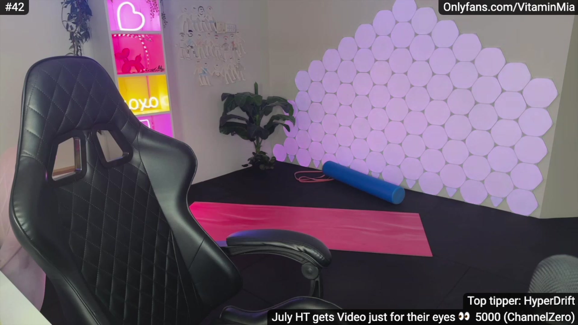 Gallery image thumbnail from MissAustralia's myfreecams stream on, 07/16/2023, 11:20 image 13 of 20