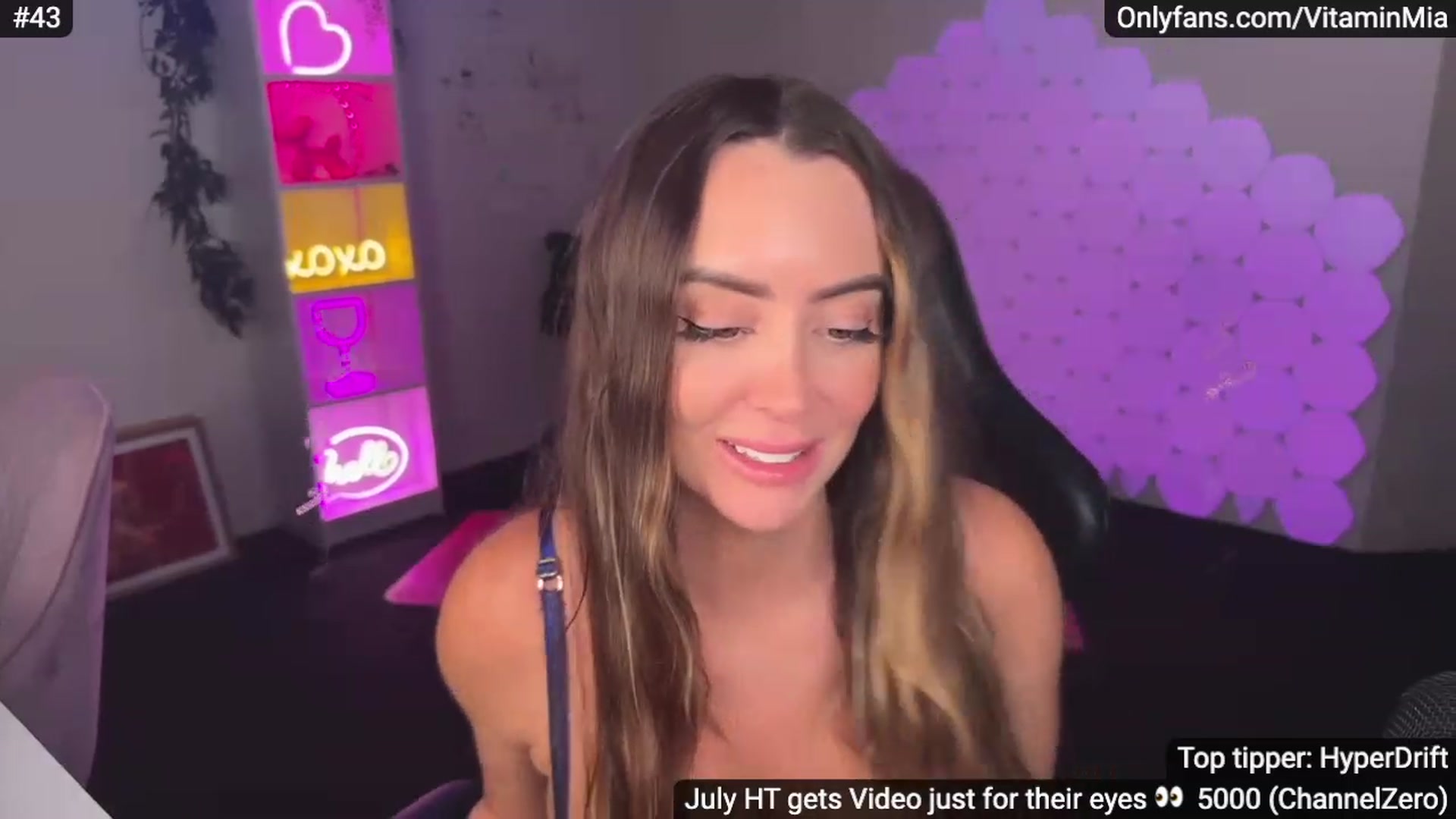 Gallery image thumbnail from MissAustralia's myfreecams stream on, 07/16/2023, 11:20 image 4 of 20