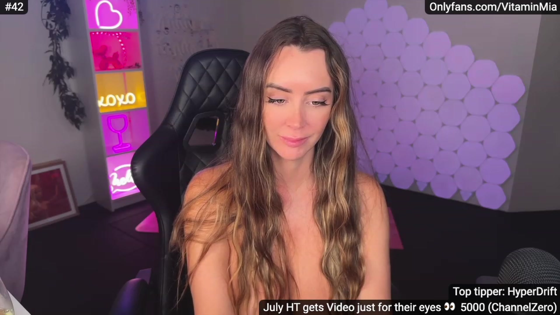 Gallery image thumbnail from MissAustralia's myfreecams stream on, 07/16/2023, 11:20 image 14 of 20