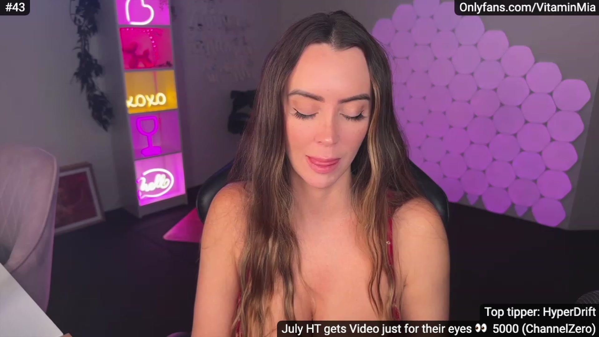 Gallery image thumbnail from MissAustralia's myfreecams stream on, 07/18/2023, 10:49 image 3 of 20