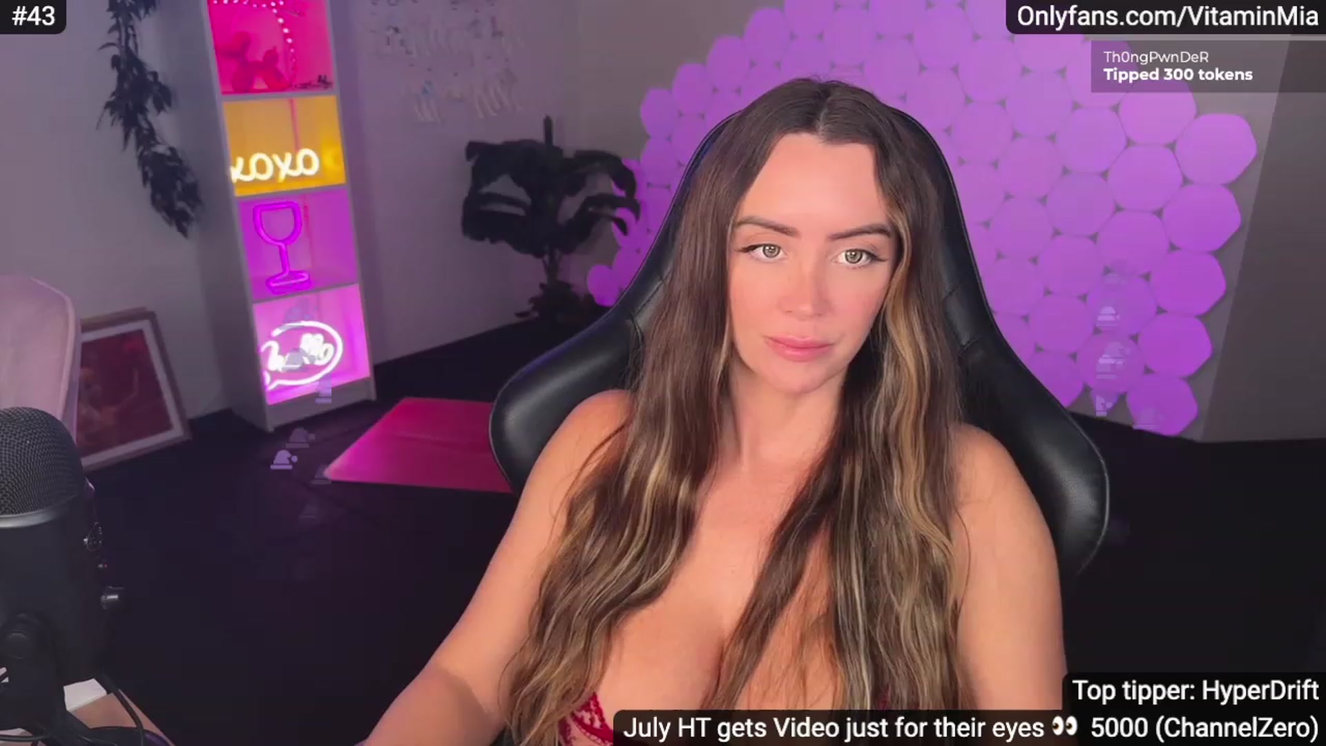 Gallery image thumbnail from MissAustralia's myfreecams stream on, 07/18/2023, 11:55 image 5 of 20