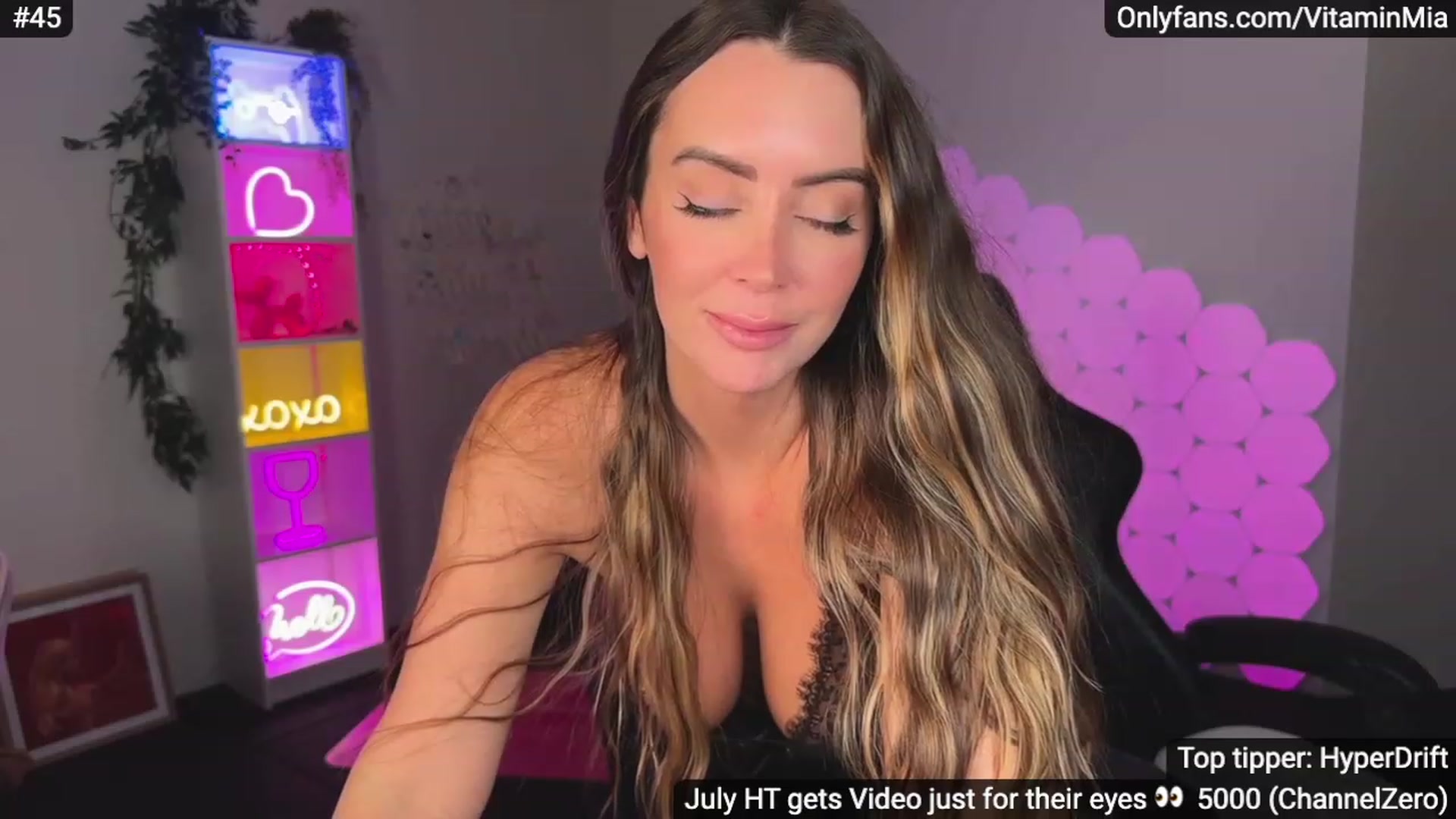 Gallery image thumbnail from MissAustralia's myfreecams stream on, 07/20/2023, 10:56 image 10 of 20