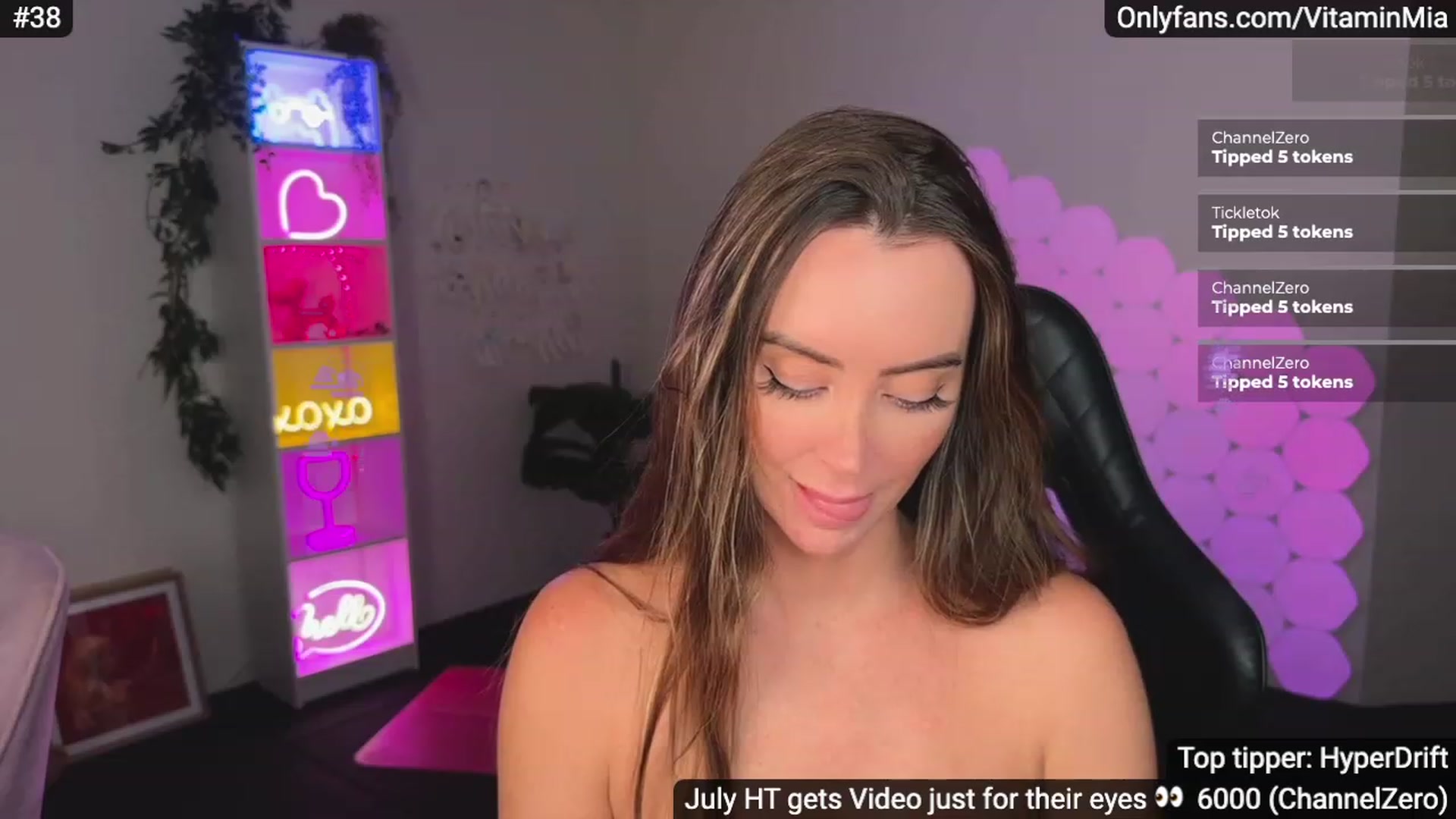 Gallery image thumbnail from MissAustralia's myfreecams stream on, 07/21/2023, 10:58 image 10 of 20
