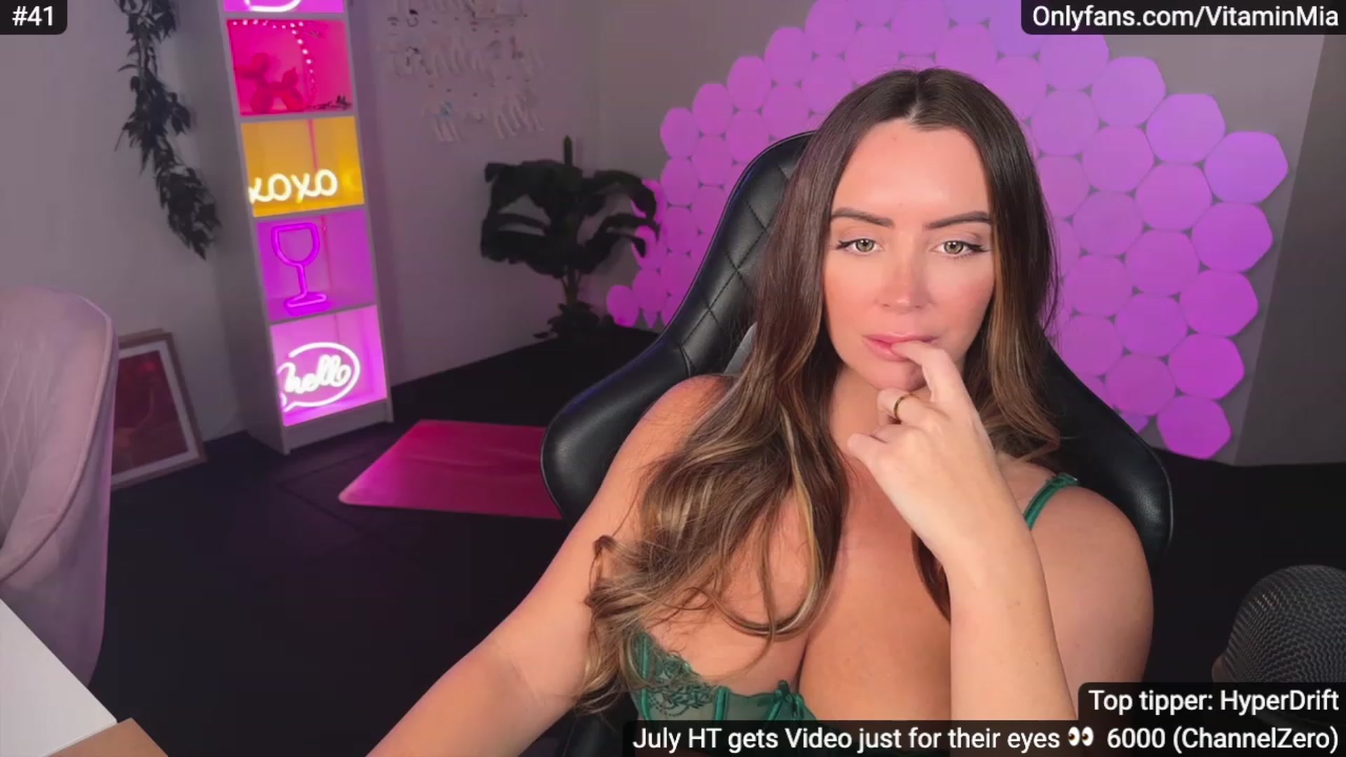 Gallery image thumbnail from MissAustralia's myfreecams stream on, 07/22/2023, 10:25 image 18 of 20
