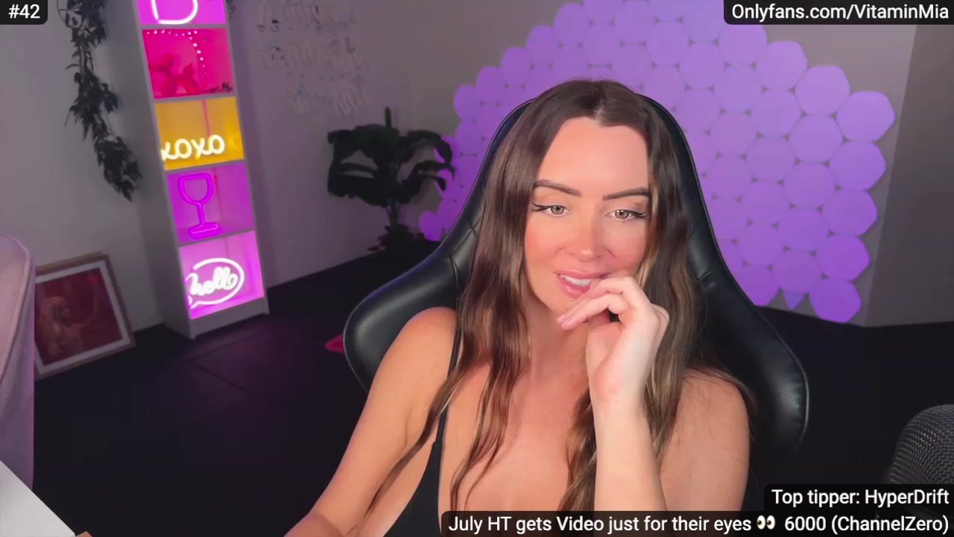 Gallery image thumbnail from MissAustralia's myfreecams stream on, 07/25/2023, 10:10 image 4 of 20