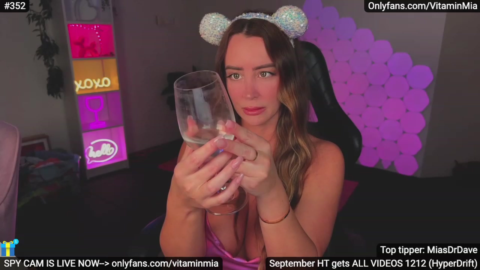 Gallery image thumbnail from MissAustralia's myfreecams stream on, 10/07/2023, 07:31 image 2 of 20