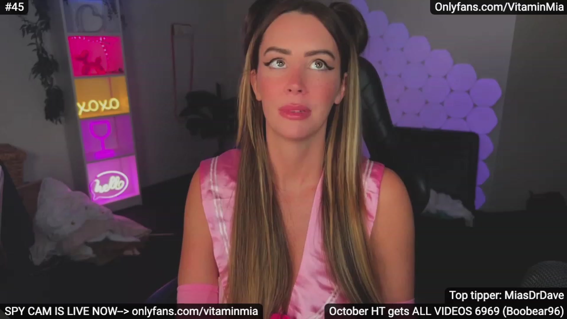 Gallery image thumbnail from MissAustralia's myfreecams stream on, 10/16/2023, 06:41 image 18 of 20