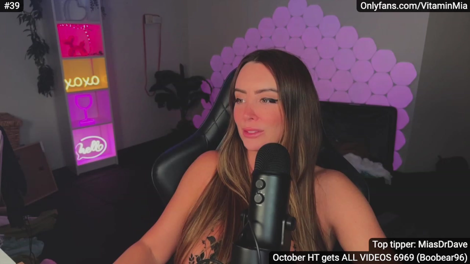 Gallery image thumbnail from MissAustralia's myfreecams stream on, 10/16/2023, 11:34 image 10 of 20