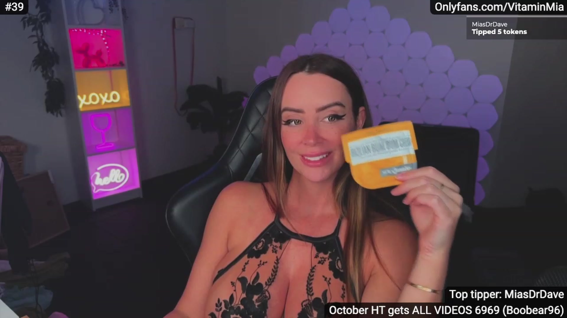 Gallery image thumbnail from MissAustralia's myfreecams stream on, 10/16/2023, 11:34 image 9 of 20