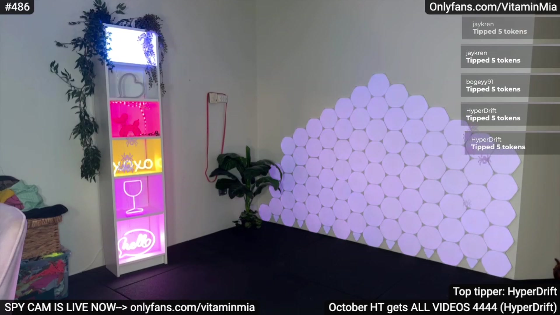 Gallery image thumbnail from MissAustralia's myfreecams stream on, 11/18/2023, 08:57 image 8 of 20