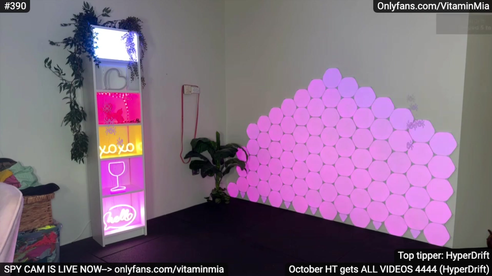 Gallery image thumbnail from MissAustralia's myfreecams stream on, 11/18/2023, 10:10 image 7 of 20