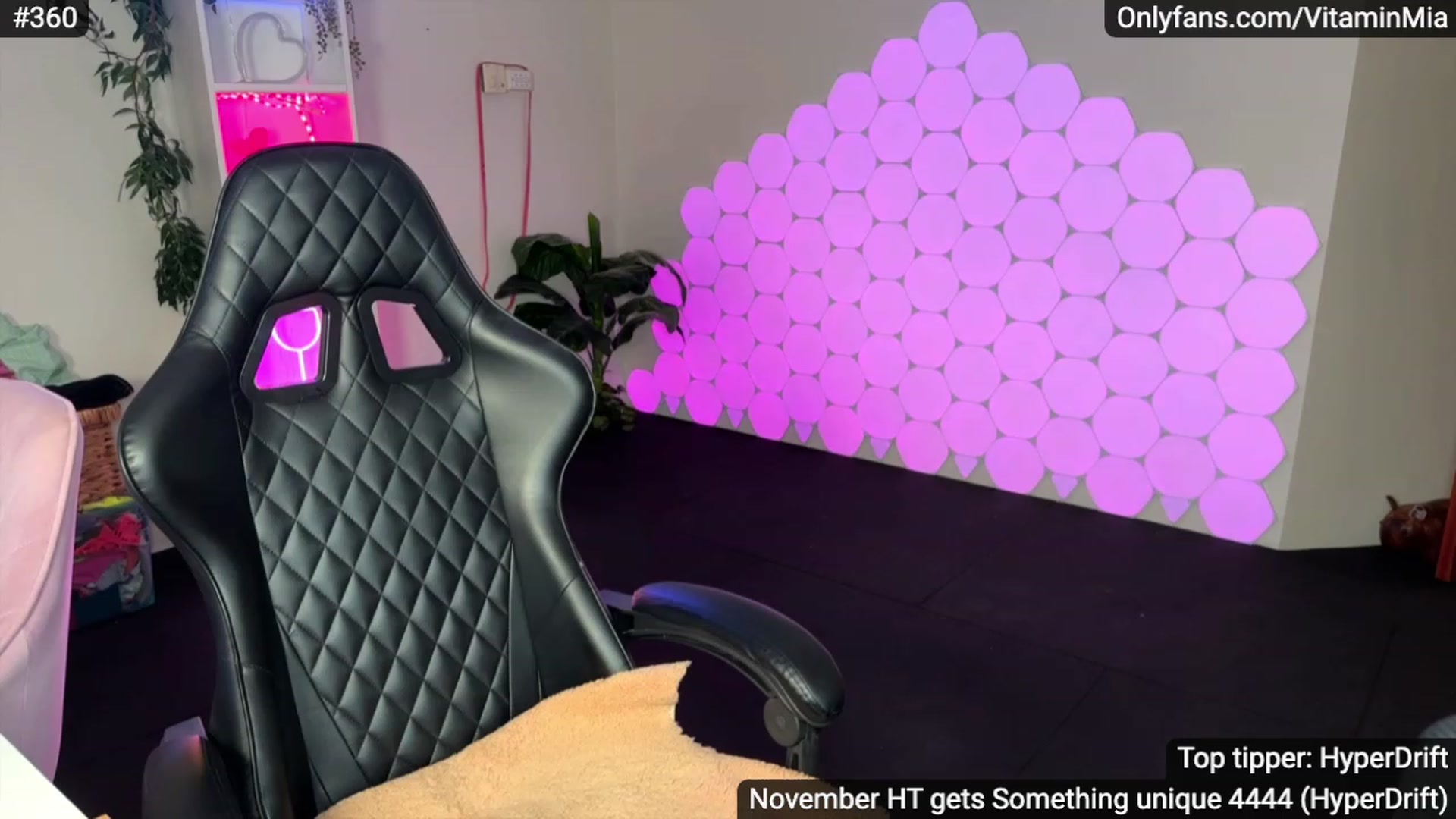 Gallery image thumbnail from MissAustralia's myfreecams stream on, 11/19/2023, 06:16 image 10 of 20