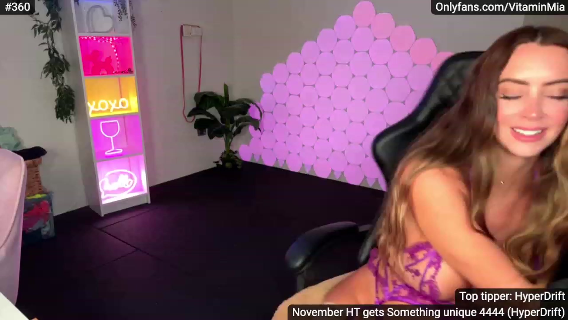 Gallery image thumbnail from MissAustralia's myfreecams stream on, 11/19/2023, 06:16 image 13 of 20