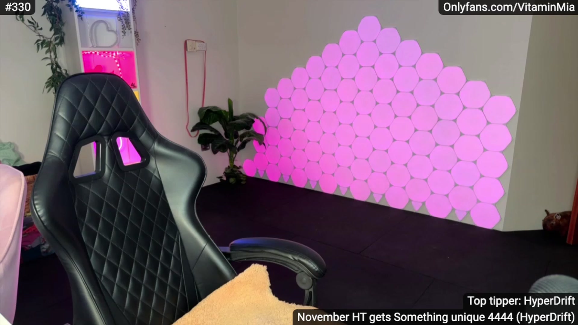 Gallery image thumbnail from MissAustralia's myfreecams stream on, 11/19/2023, 08:56 image 6 of 20