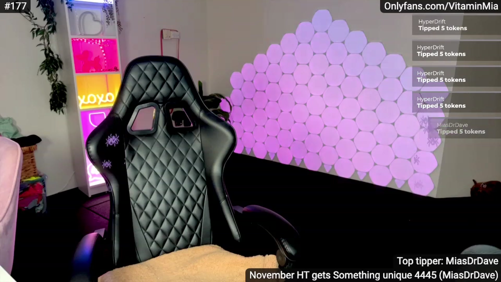 Gallery image thumbnail from MissAustralia's myfreecams stream on, 11/21/2023, 07:12 image 11 of 20