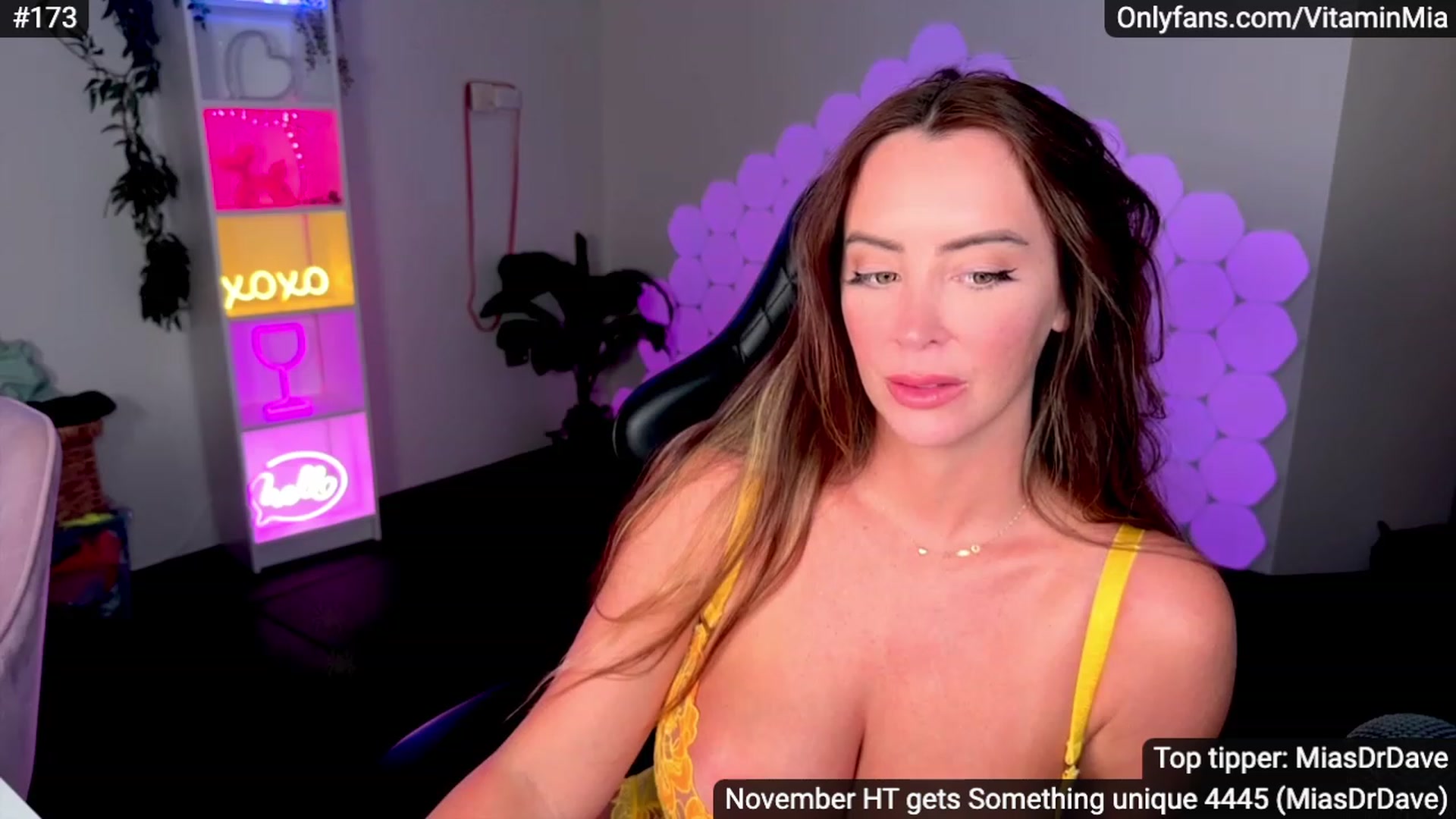 Gallery image thumbnail from MissAustralia's myfreecams stream on, 11/21/2023, 07:12 image 13 of 20
