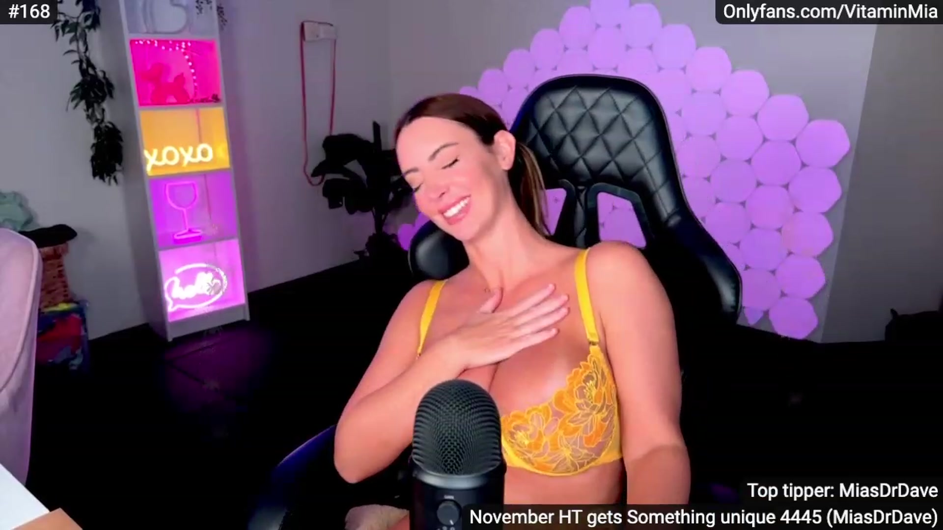 Gallery image thumbnail from MissAustralia's myfreecams stream on, 11/21/2023, 07:21 image 5 of 20
