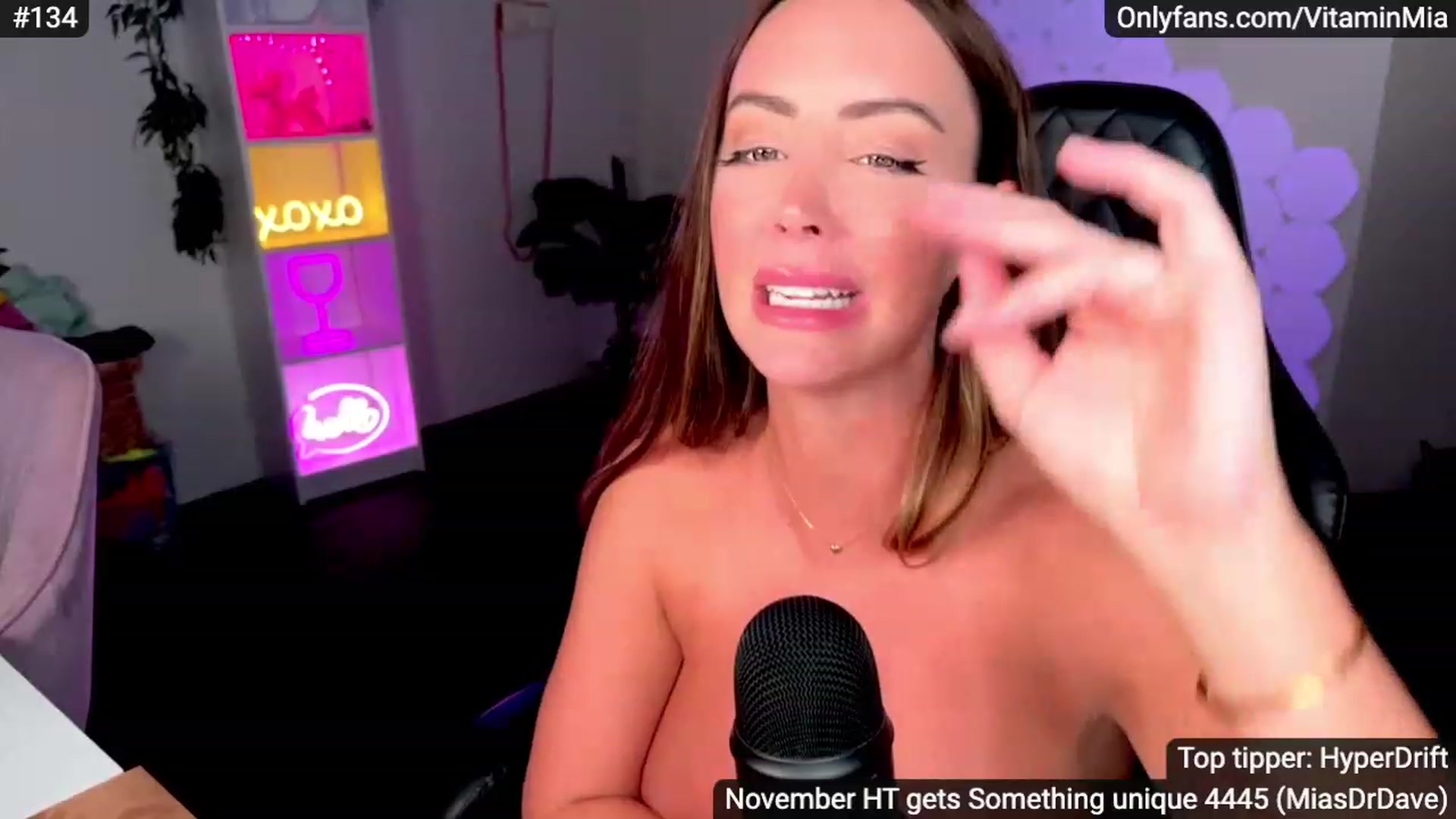Gallery image thumbnail from MissAustralia's myfreecams stream on, 11/21/2023, 10:49 image 15 of 20
