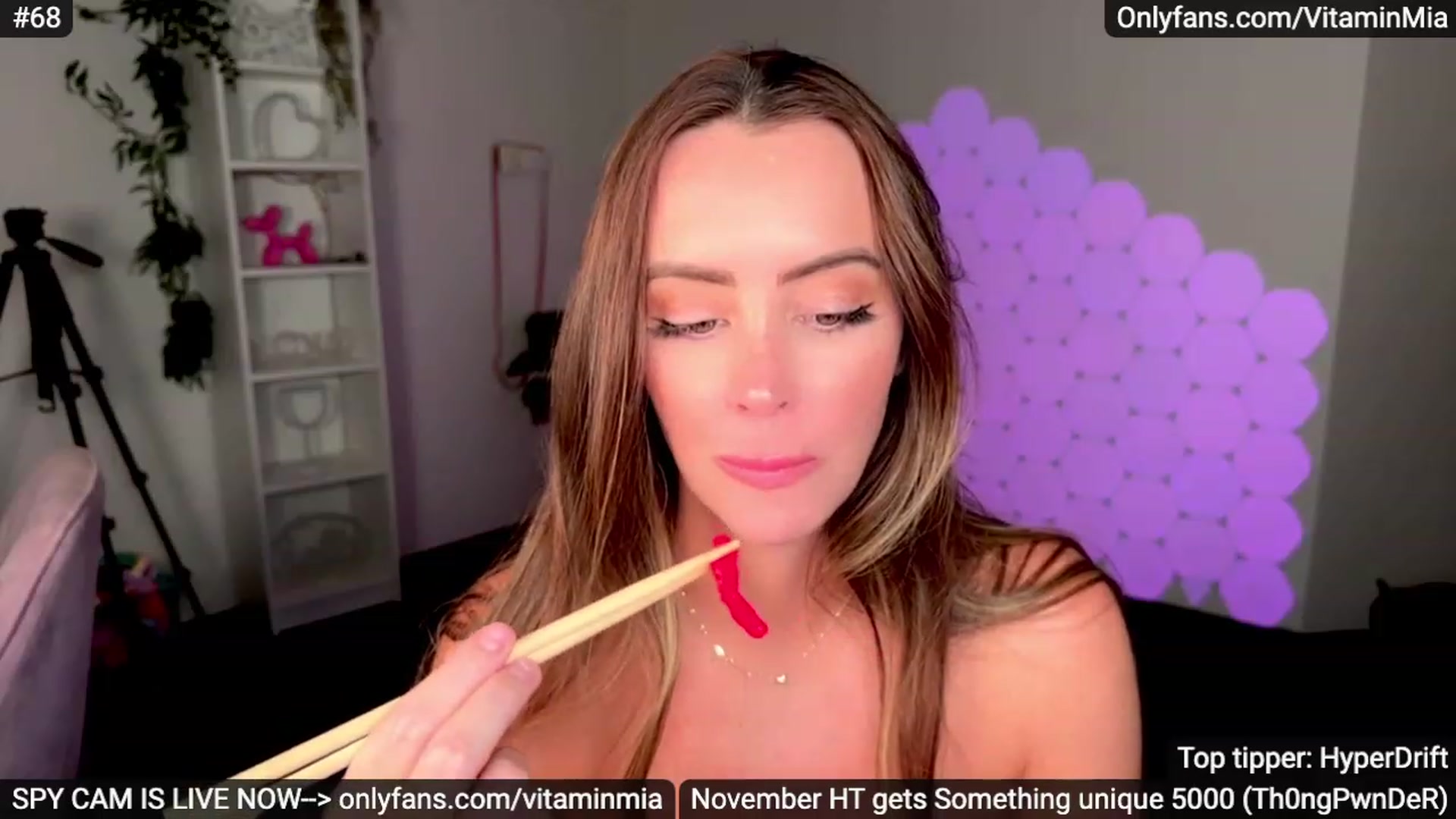 Gallery image thumbnail from MissAustralia's myfreecams stream on, 11/25/2023, 10:20 image 14 of 20