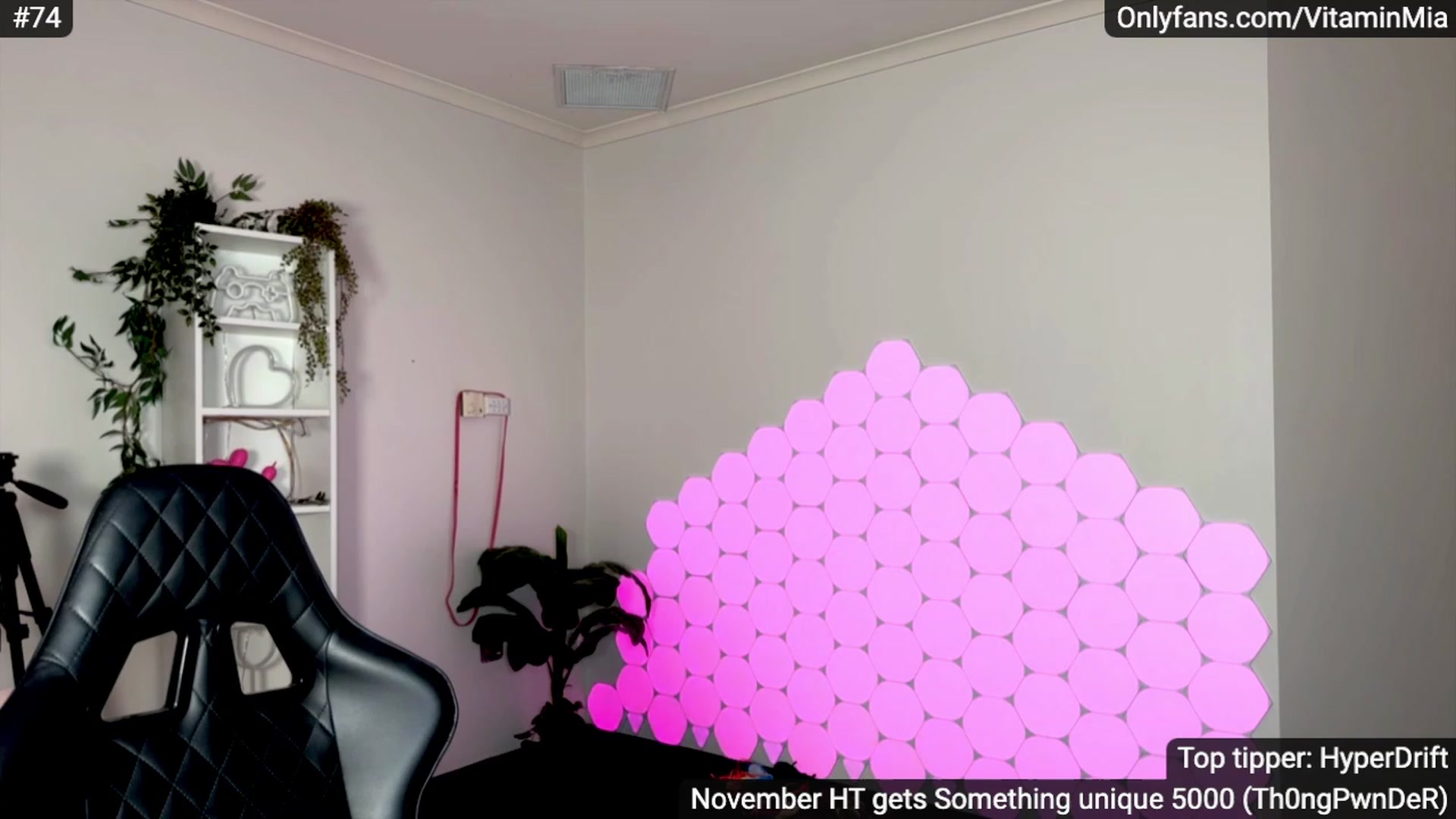 Gallery image thumbnail from MissAustralia's myfreecams stream on, 11/25/2023, 10:20 image 3 of 20