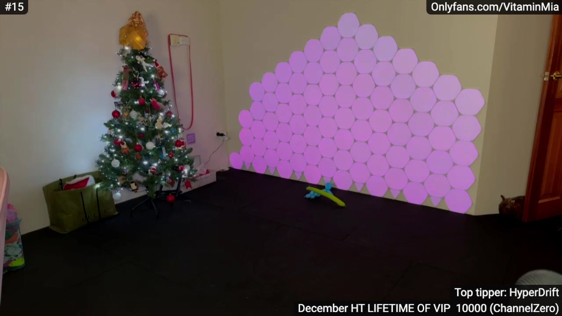 Gallery image thumbnail from MissAustralia's myfreecams stream on, 12/14/2023, 08:16 image 17 of 20