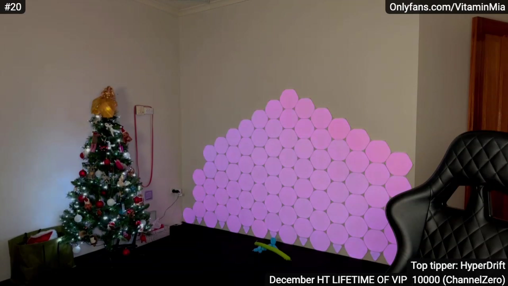 Gallery image thumbnail from MissAustralia's myfreecams stream on, 12/15/2023, 09:23 image 2 of 20