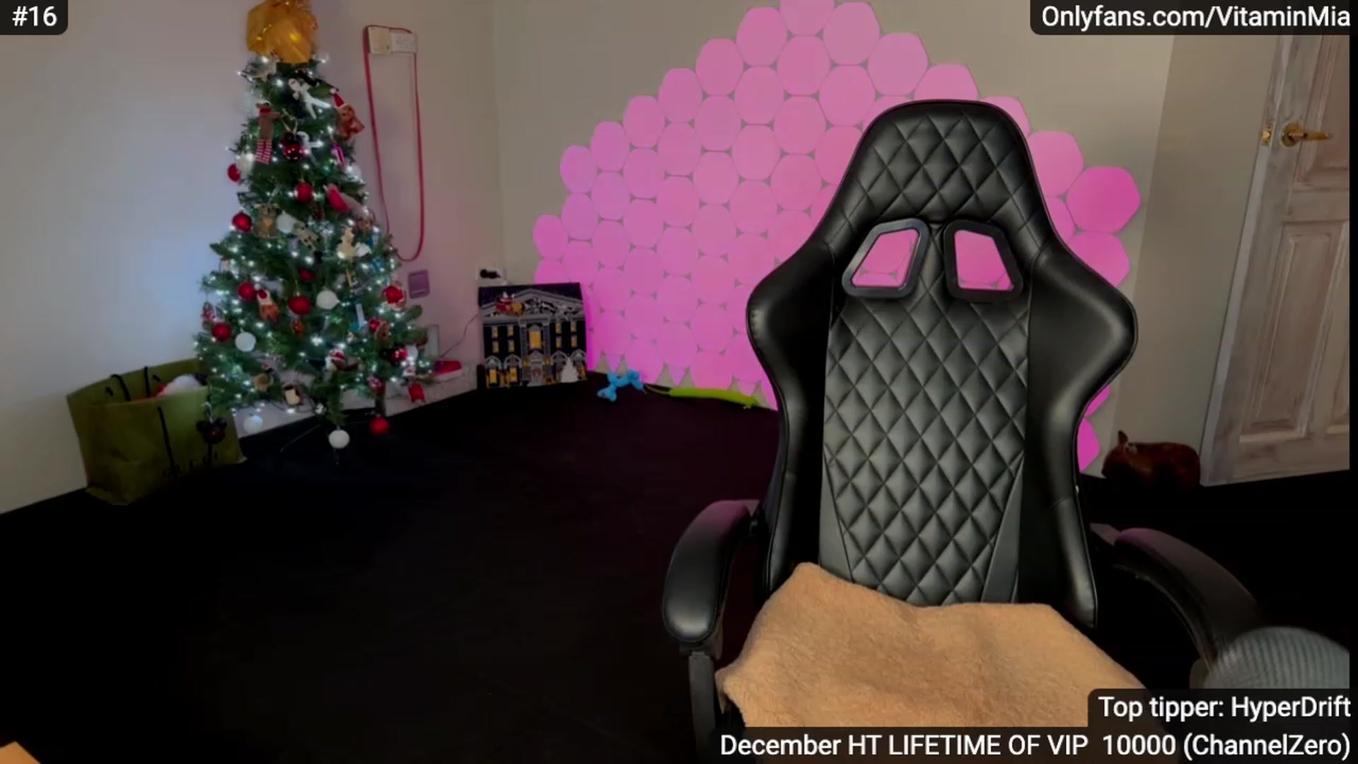 Gallery image thumbnail from MissAustralia's myfreecams stream on, 12/18/2023, 10:04 image 4 of 20