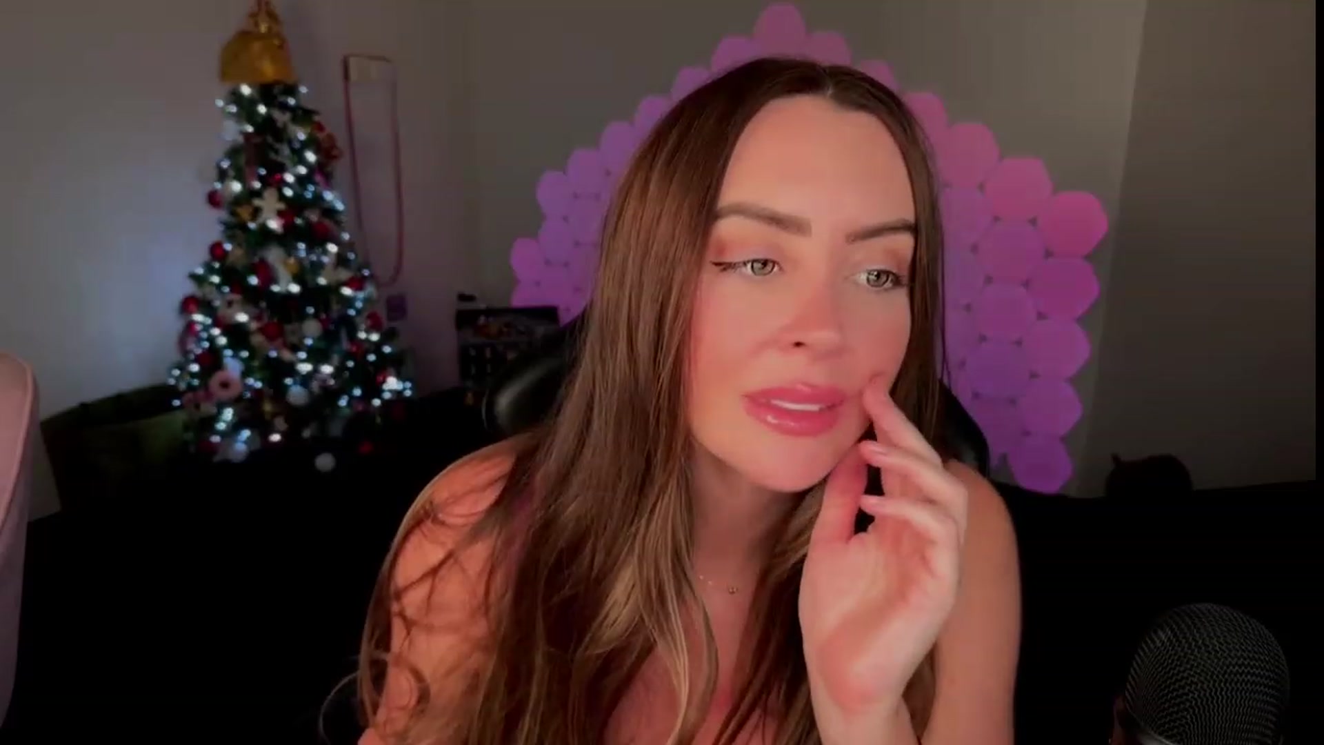Gallery image thumbnail from MissAustralia's myfreecams stream on, 12/23/2023, 08:13 image 3 of 20