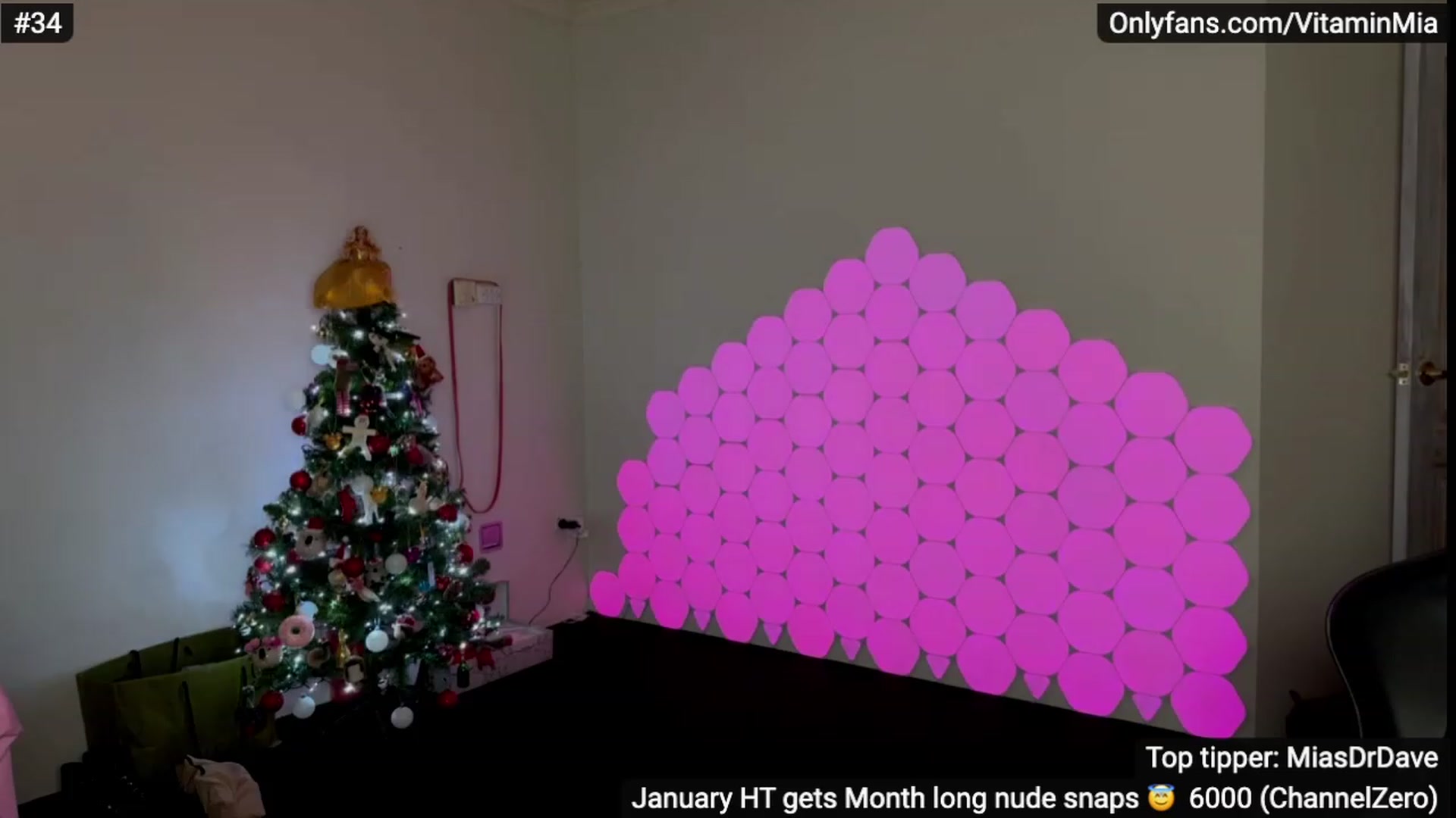 Gallery image thumbnail from MissAustralia's myfreecams stream on, 01/11/2024, 10:15 image 12 of 20