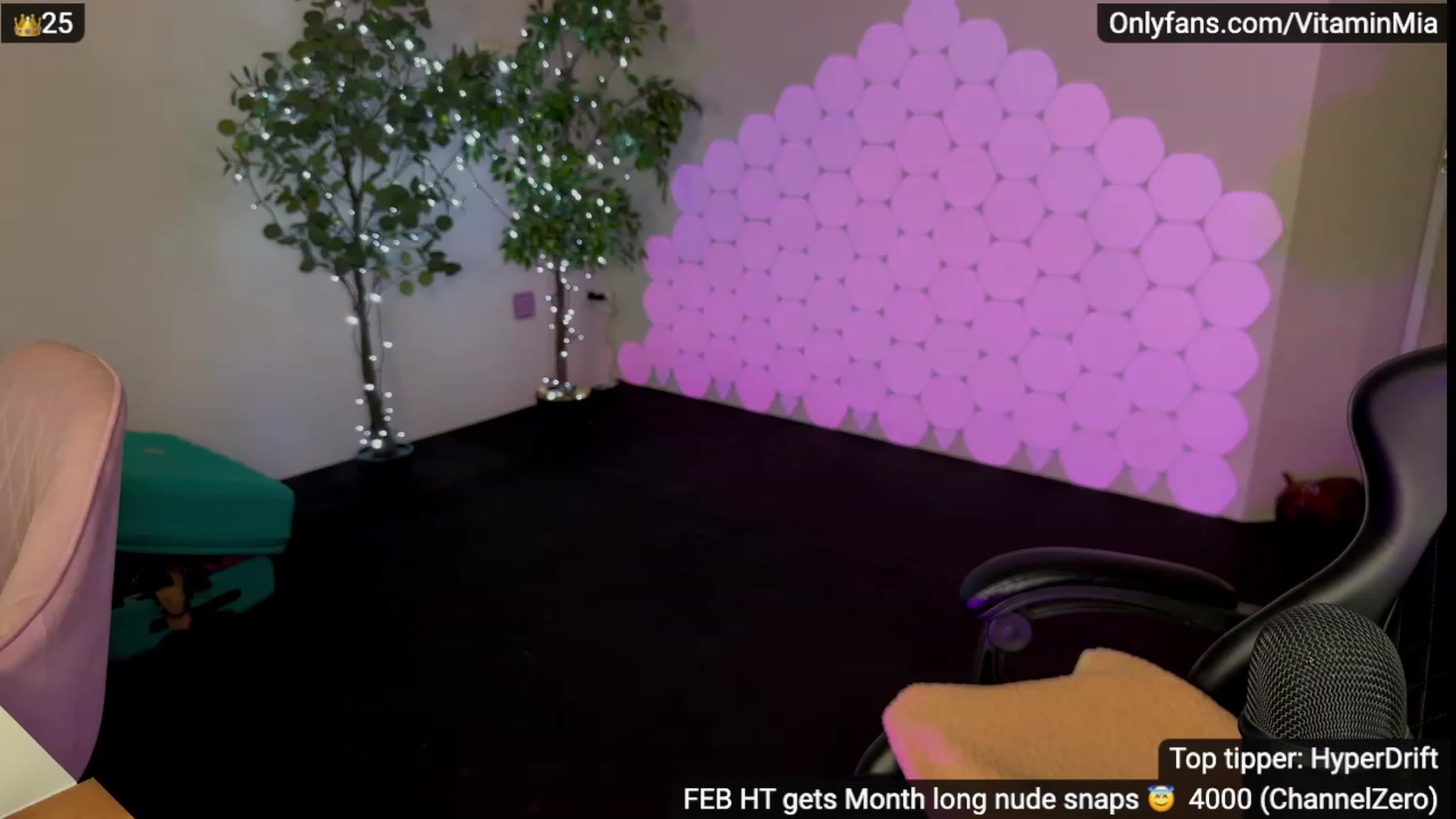 Gallery image thumbnail from MissAustralia's myfreecams stream on, 02/10/2024, 05:26 image 7 of 20