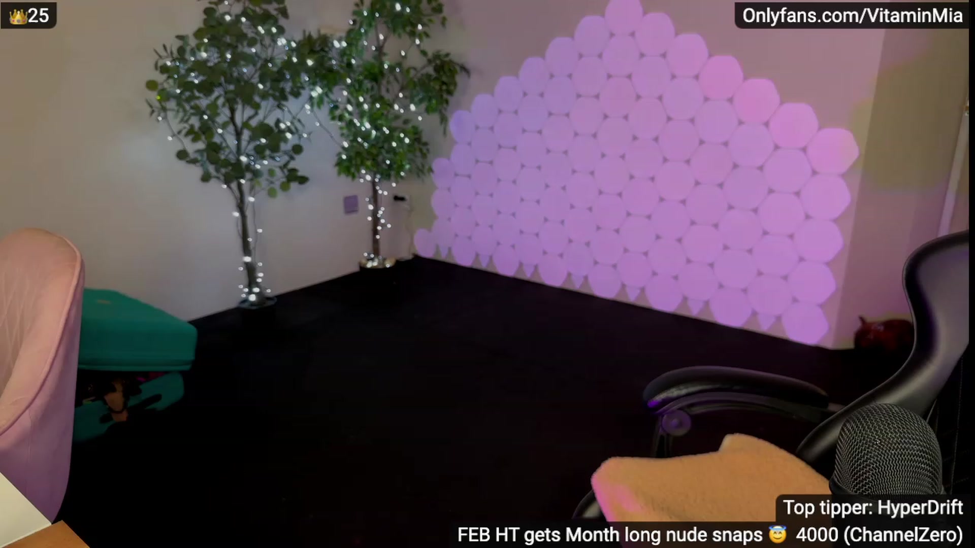 Gallery image thumbnail from MissAustralia's myfreecams stream on, 02/10/2024, 05:26 image 8 of 20