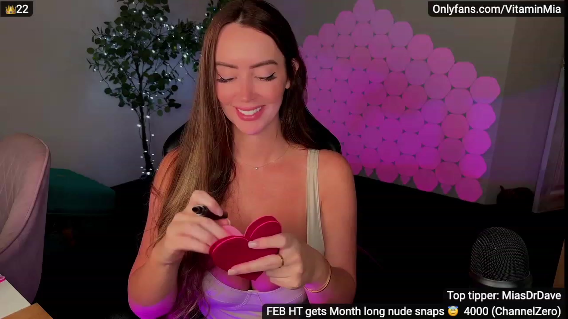 Gallery image thumbnail from MissAustralia's myfreecams stream on, 02/10/2024, 05:59 image 8 of 20