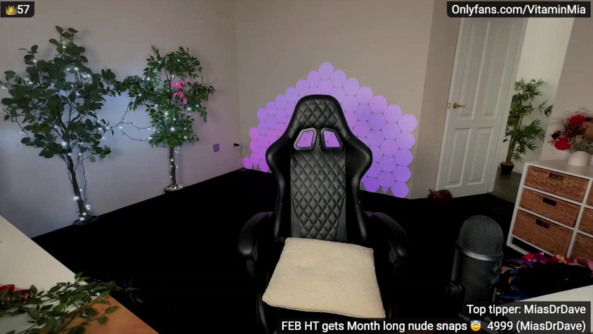 Gallery image thumbnail from MissAustralia's myfreecams stream on, 02/20/2024, 07:38 image 12 of 20