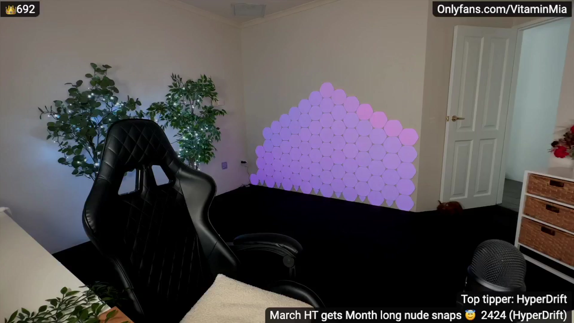 Gallery image thumbnail from MissAustralia's myfreecams stream on, 03/15/2024, 07:06 image 15 of 20