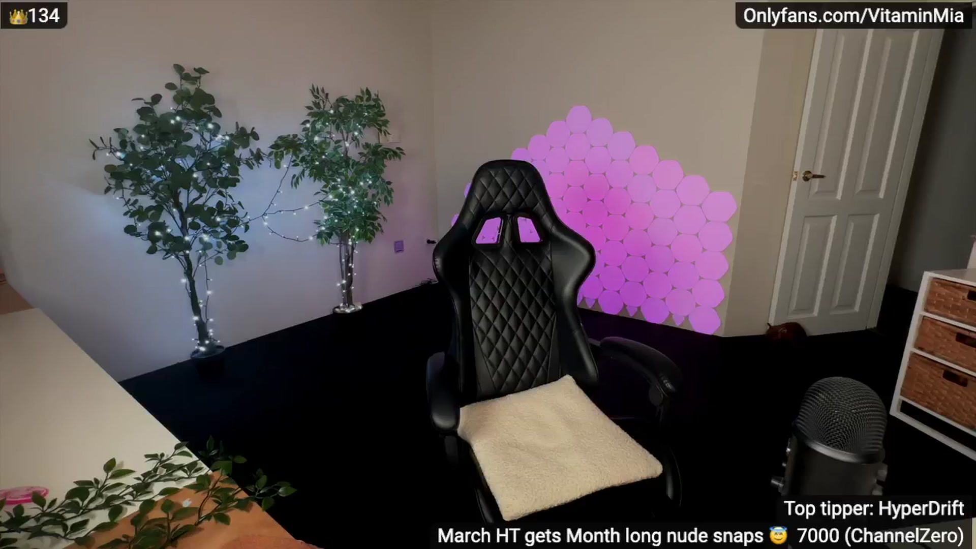 Gallery image thumbnail from MissAustralia's myfreecams stream on, 03/19/2024, 09:27 image 16 of 20
