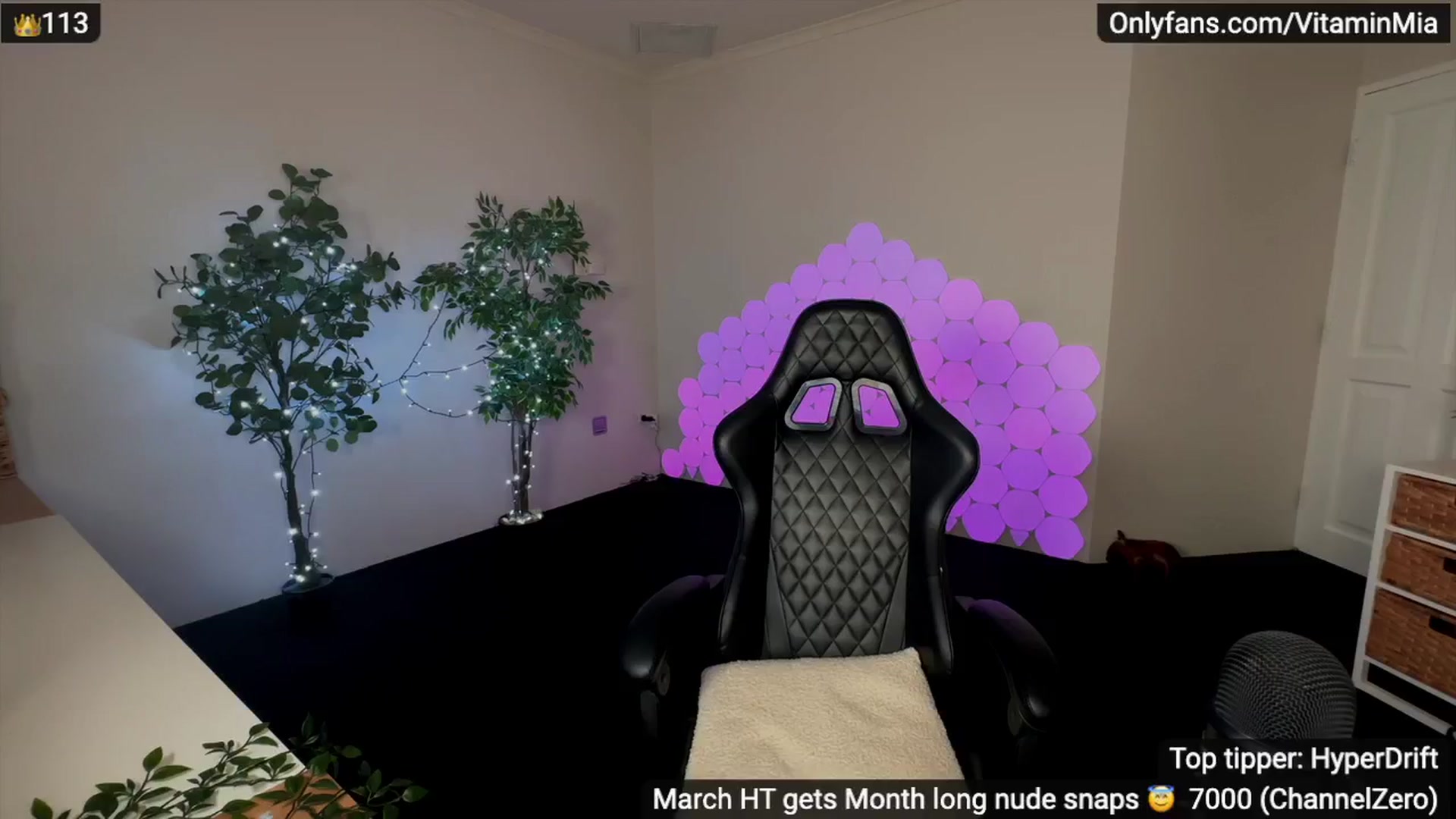 Gallery image thumbnail from MissAustralia's myfreecams stream on, 03/19/2024, 11:11 image 1 of 20