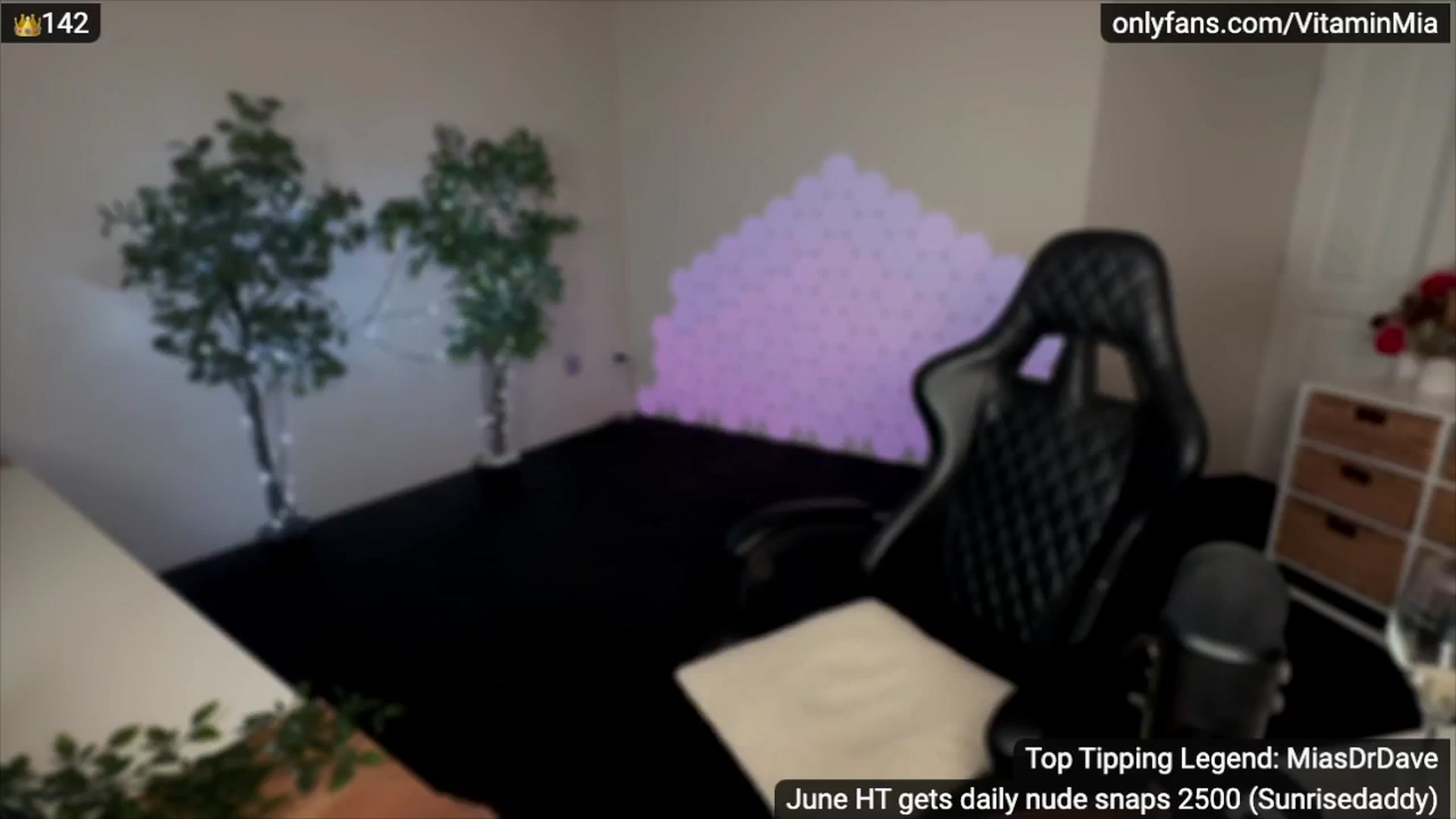 Gallery image thumbnail from MissAustralia's myfreecams stream on, 06/21/2024, 07:53 image 6 of 20