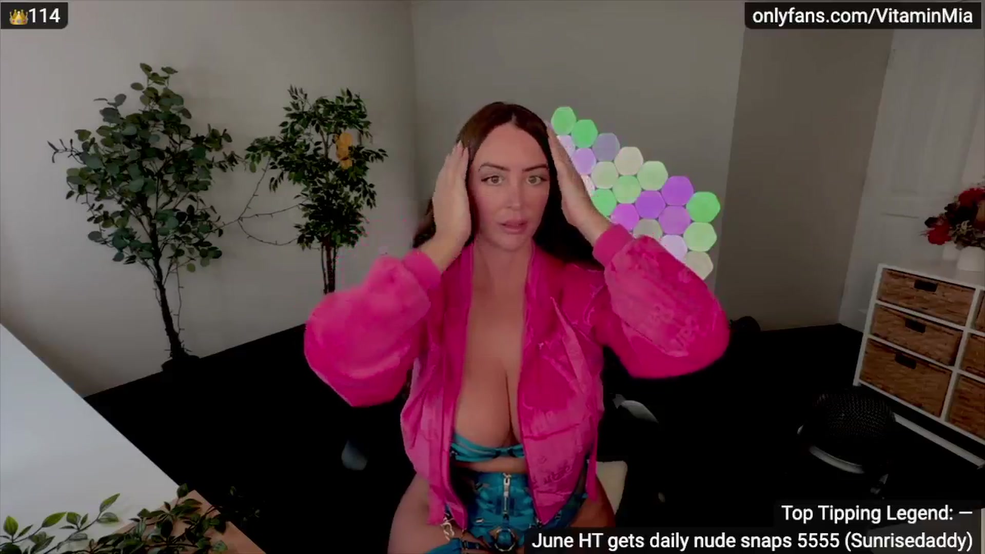 Gallery image thumbnail from MissAustralia's myfreecams stream on, 06/24/2024, 04:38 image 16 of 20