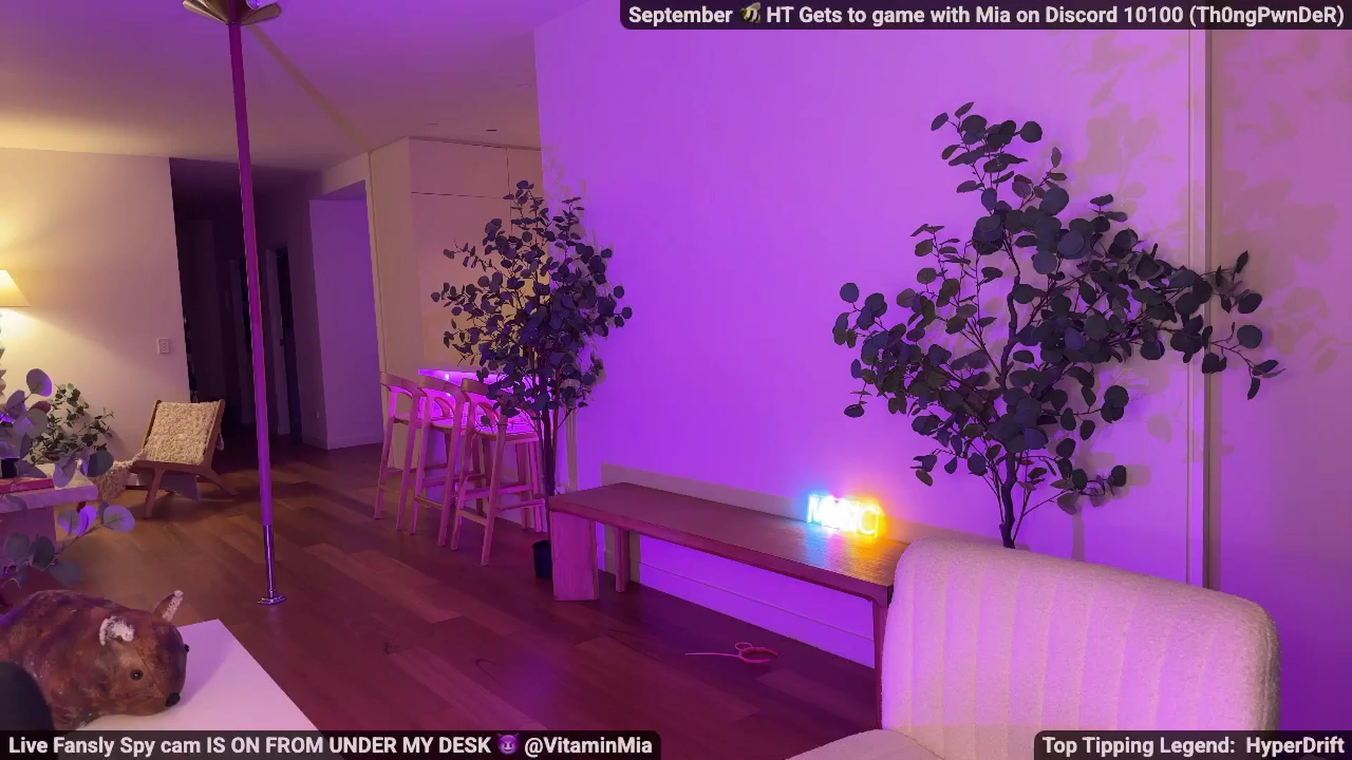 Gallery image thumbnail from MissAustralia's myfreecams stream on, 09/26/2025, 11:01 image 2 of 20