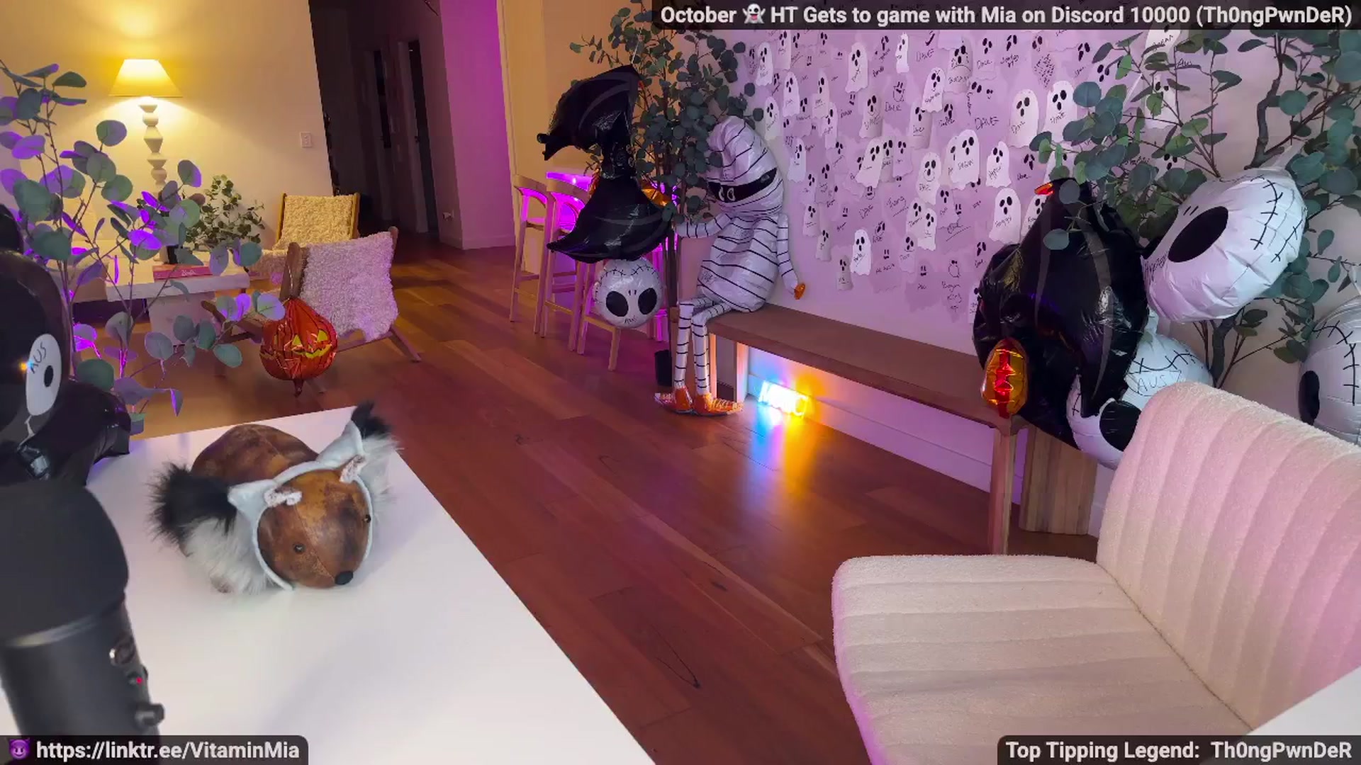 Gallery image thumbnail from MissAustralia's myfreecams stream on, 10/19/2025, 07:07 image 6 of 20