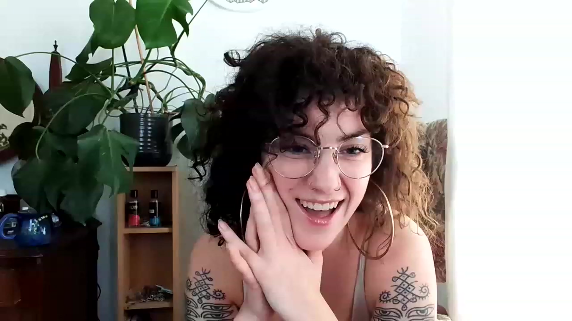 Gallery image thumbnail from MissAveryBlue's myfreecams stream on, 04/08/2023, 15:02 image 4 of 20