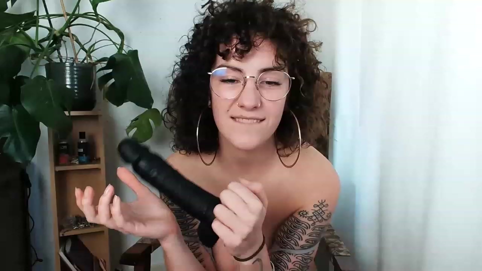 Gallery image thumbnail from MissAveryBlue's myfreecams stream on, 04/19/2023, 17:12 image 13 of 20