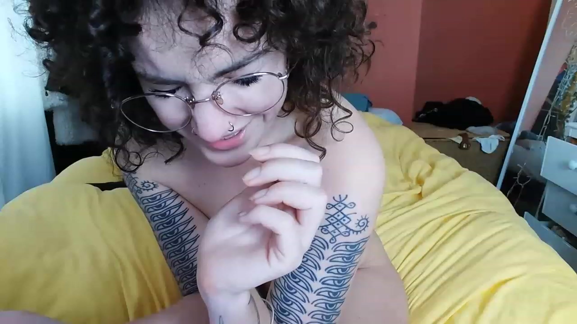 Gallery image thumbnail from MissAveryBlue's myfreecams stream on, 05/01/2023, 17:32 image 19 of 20