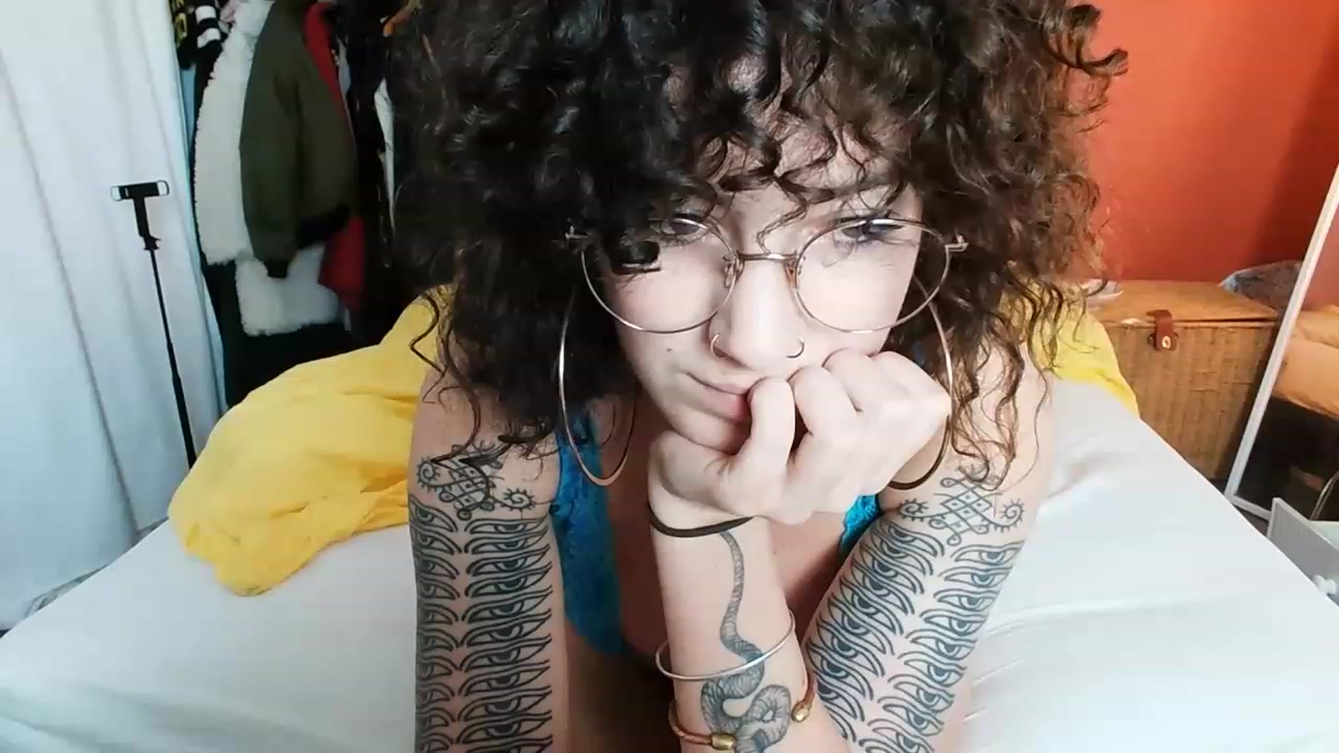 Gallery image thumbnail from MissAveryBlue's myfreecams stream on, 05/08/2023, 19:33 image 17 of 20